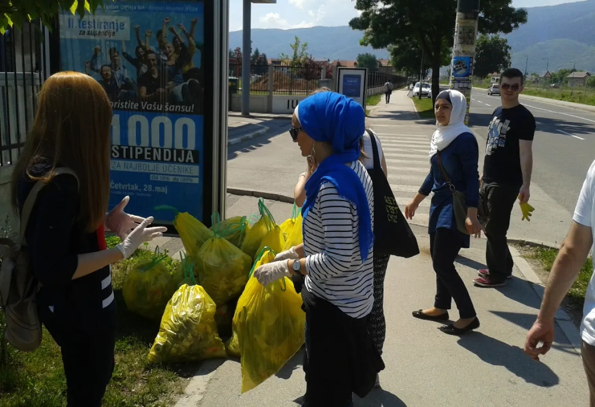 IUS Students cleaning Ilidža