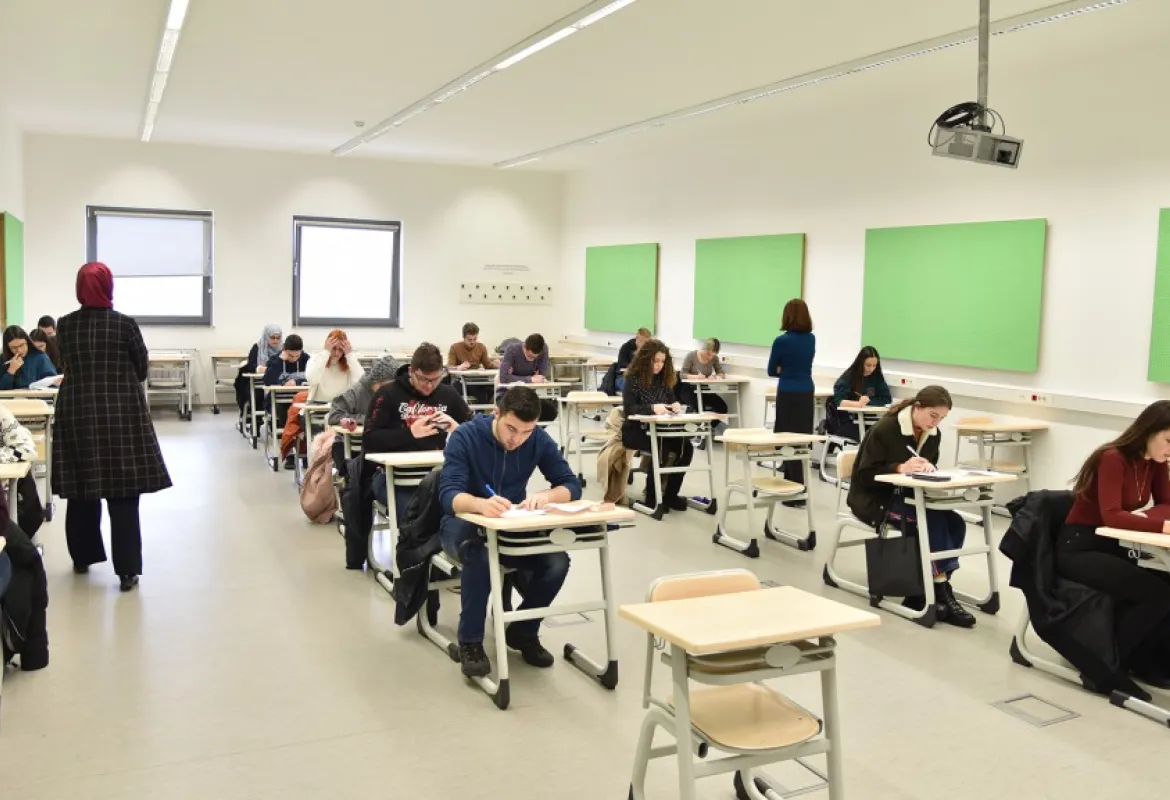 “IUS Wordy”, an English language competition held at IUS