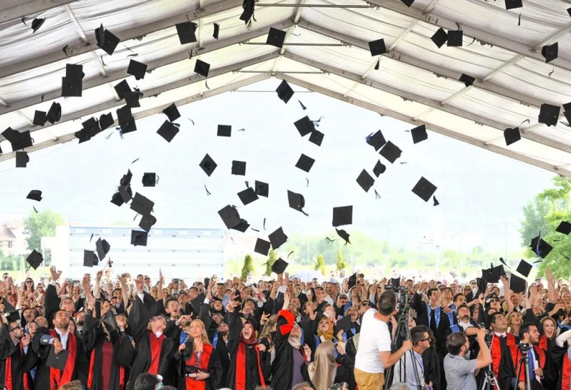 IUS gave farewell to 7th generation of graduates