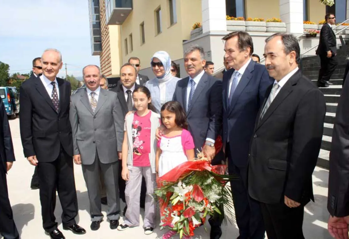 Turkish president Gül, visits IUS 