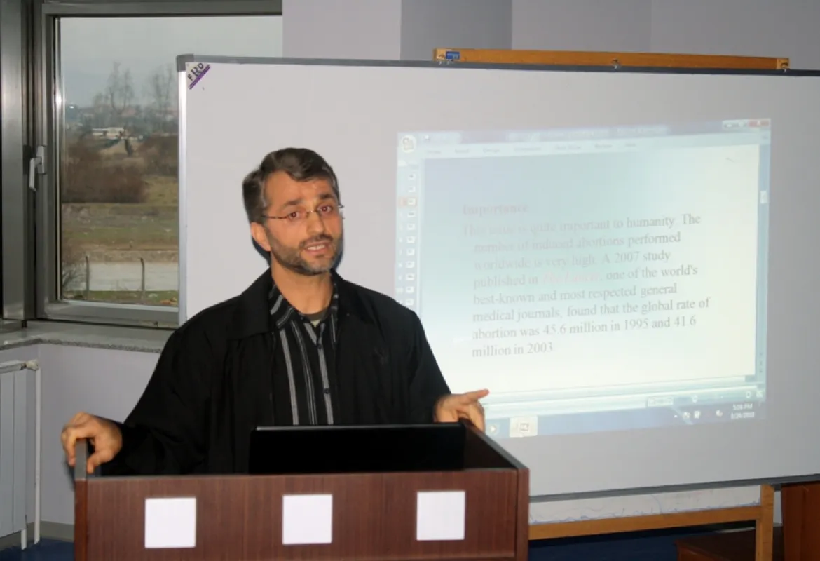 Dr. Demirel holds lecture at IUS on Ethics in Public Life