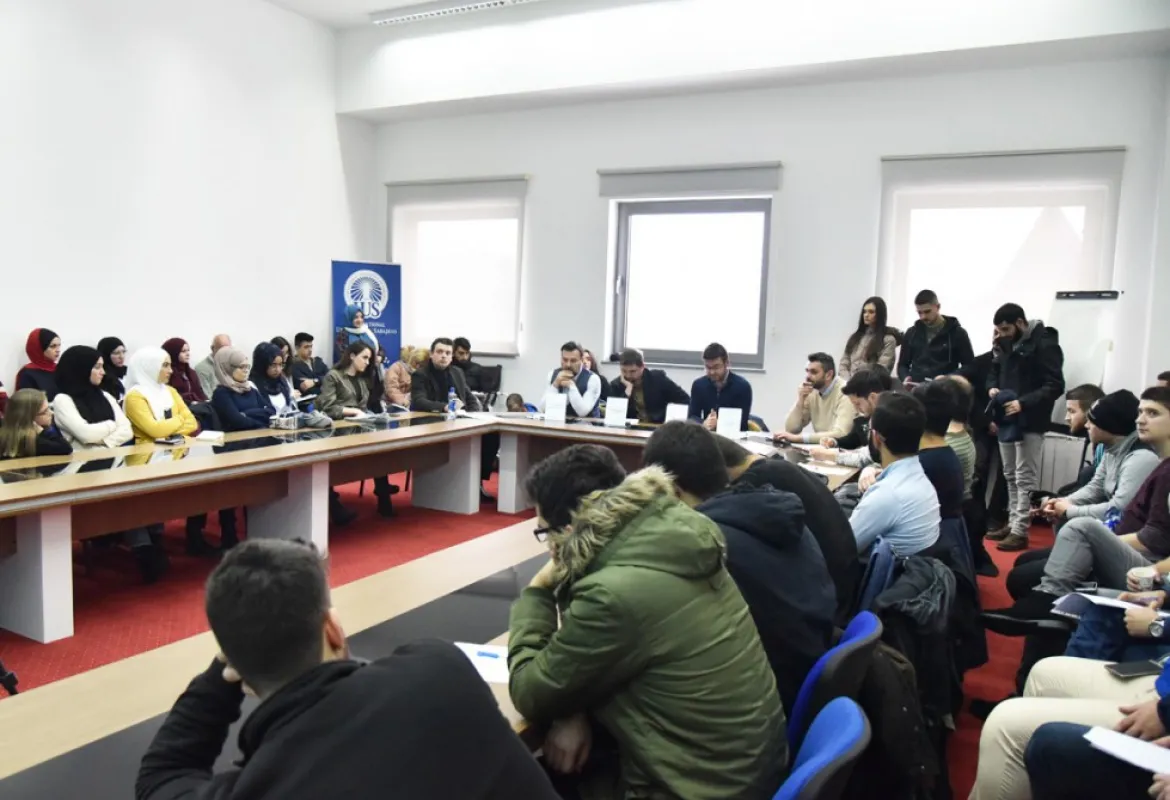 Round Table "Aggression, Not a Civil War" Held at IUS