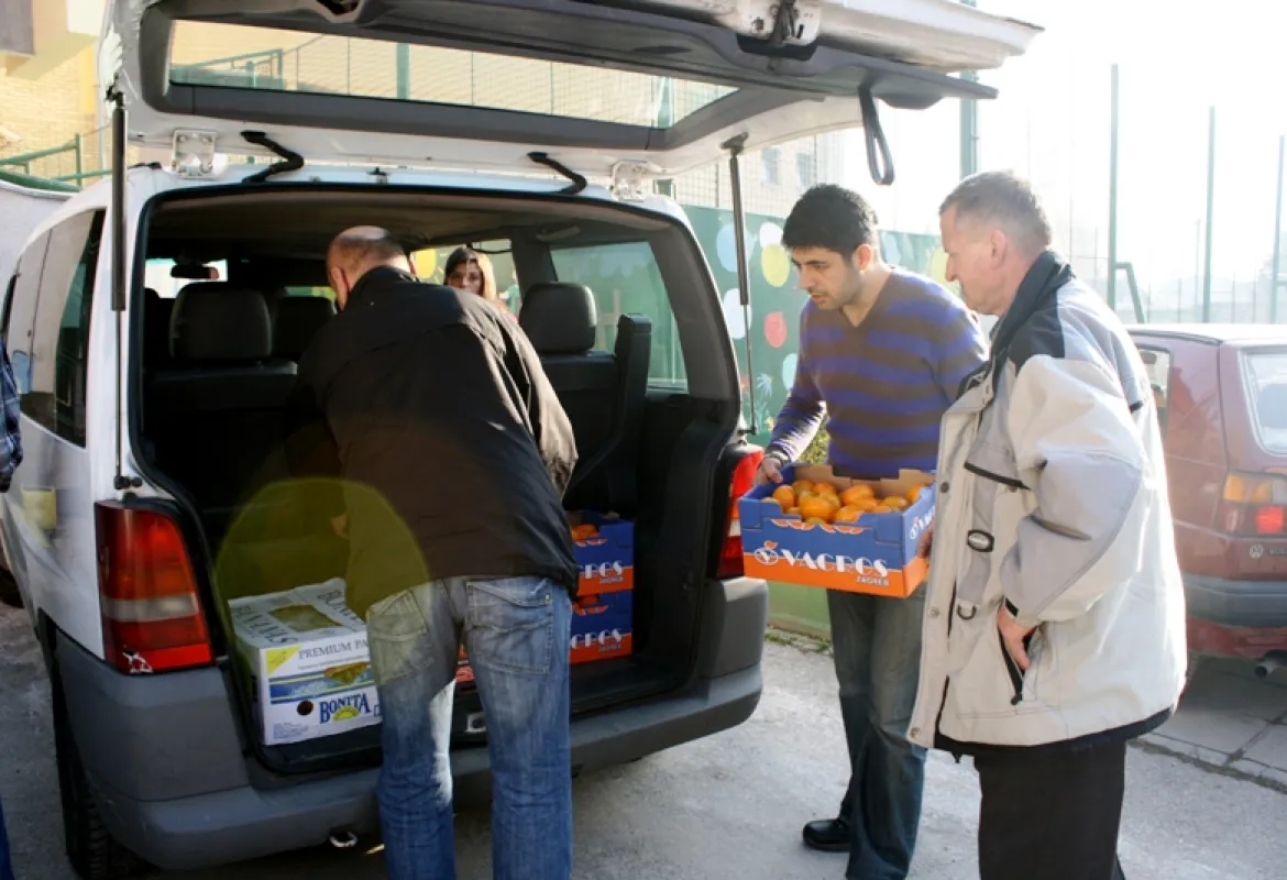 Students take gifts to Children's Home Bjelave