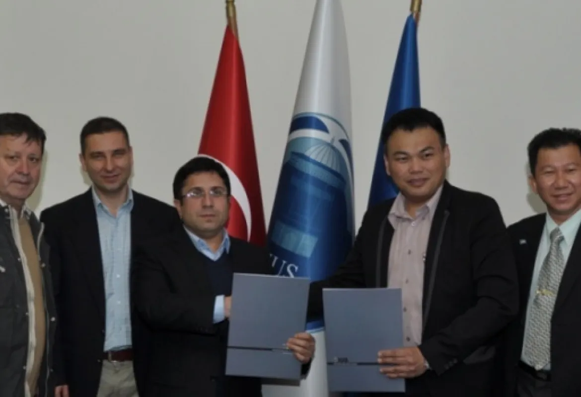 Representatives of the (HLHC) Corporation visited IUS