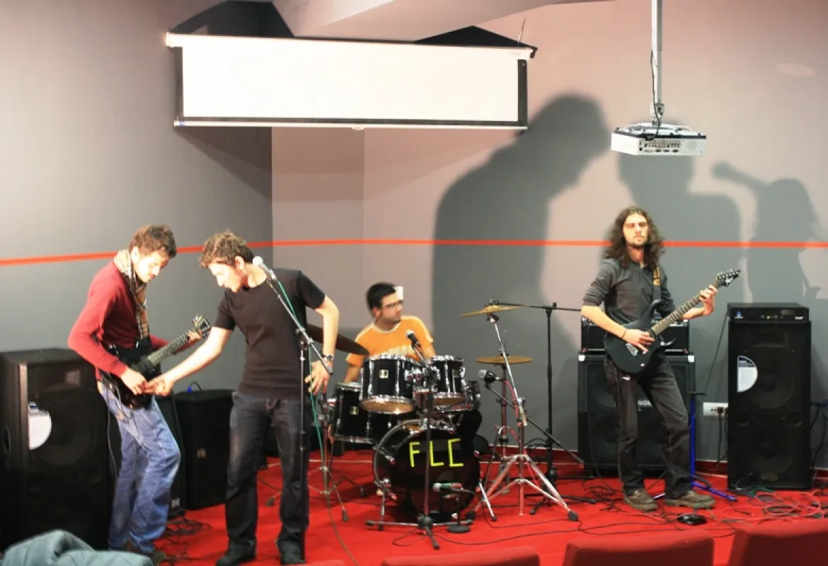 IUS Rock band holds concert for students