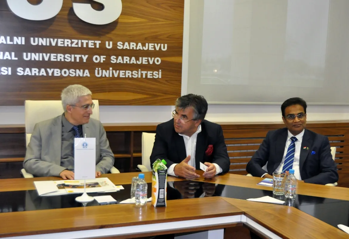 18 High-Level Businessmen from India Visited IUS