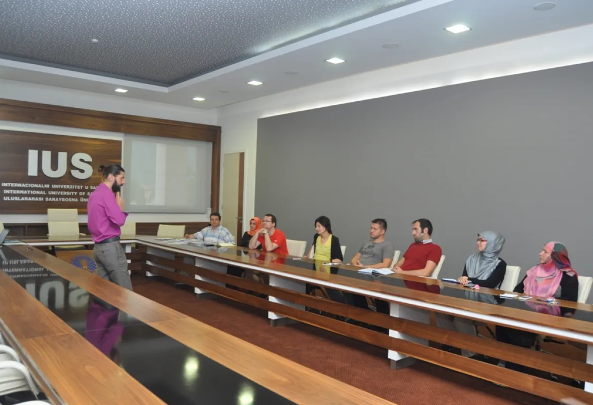 IUS held a round table discussion on publications