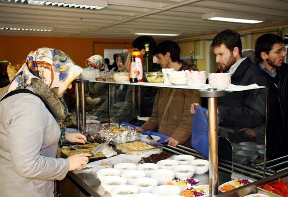 Students organize food exhibition to help others