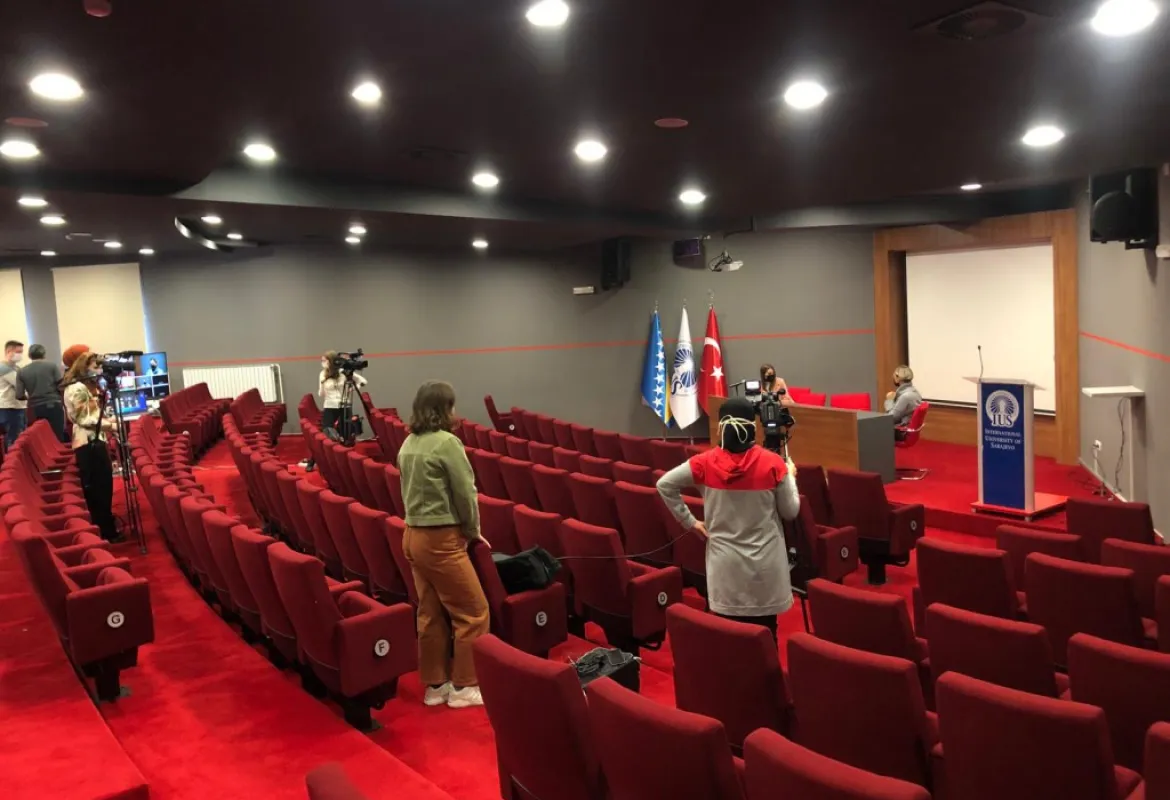 IUS as a Role Model in Online Education