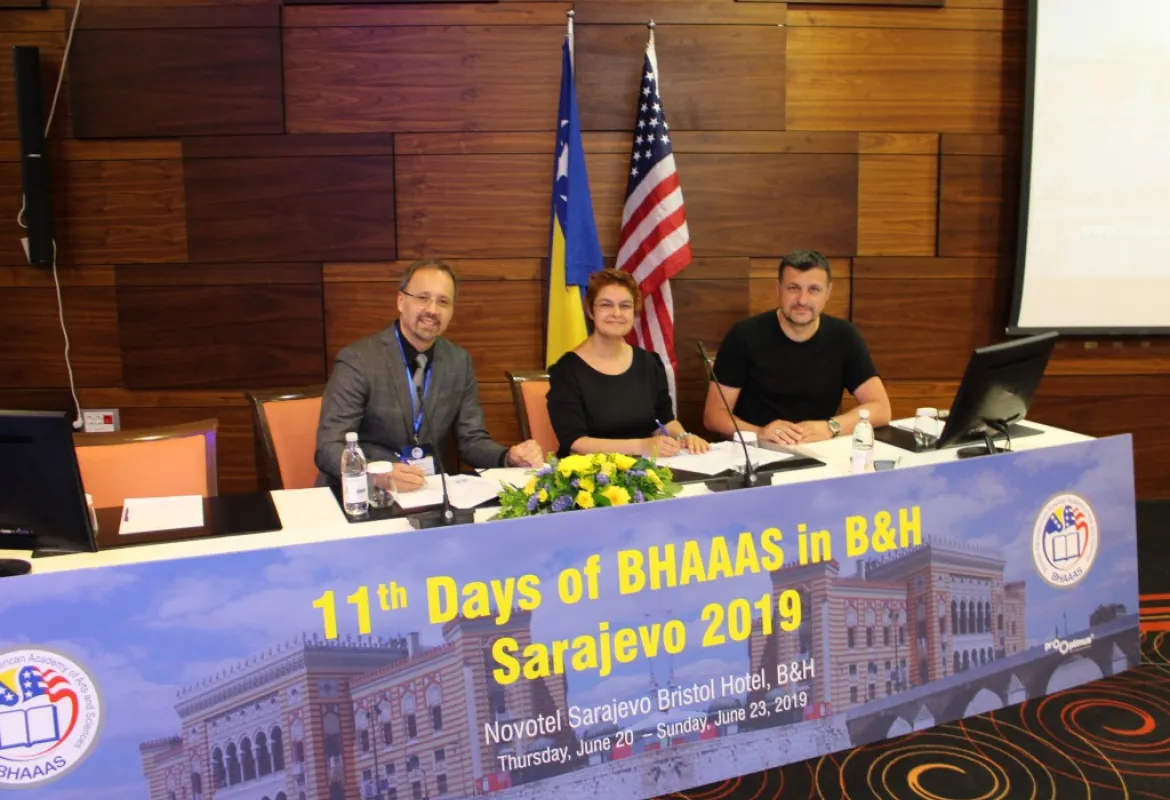 Signed MoU between IUS and BHAAAS