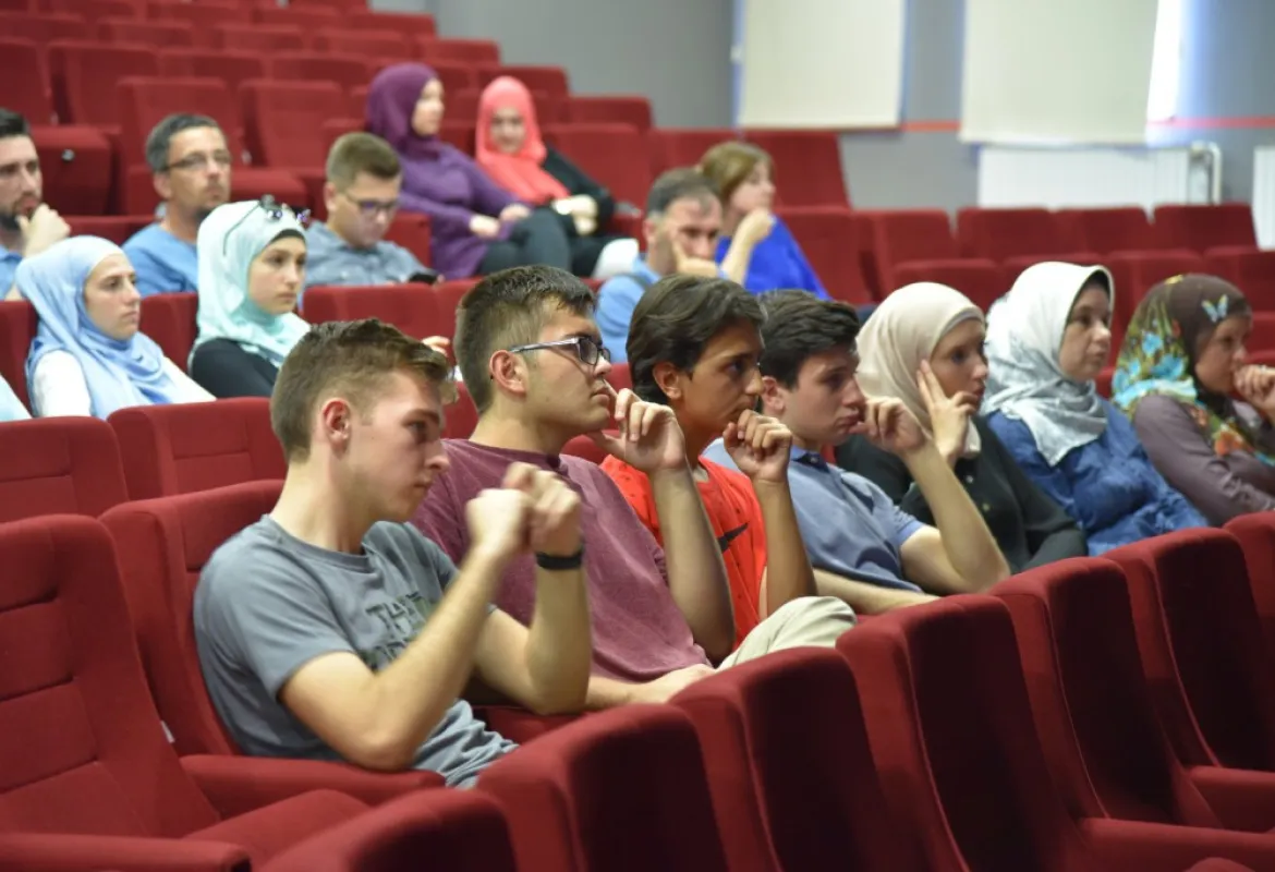Middle and High-School Bosnian Diaspora Students Visited IUS Campus