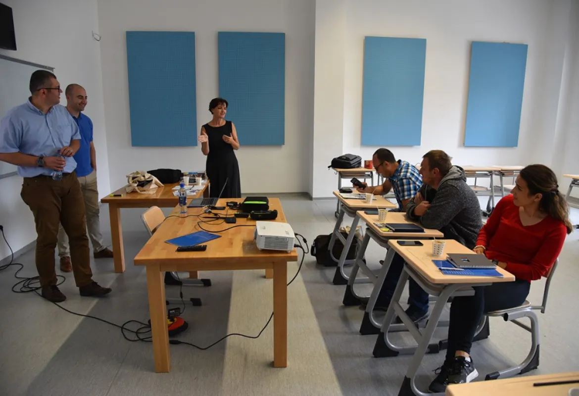 Seminar on measurement and management of WiFi networks held at IUS Life.