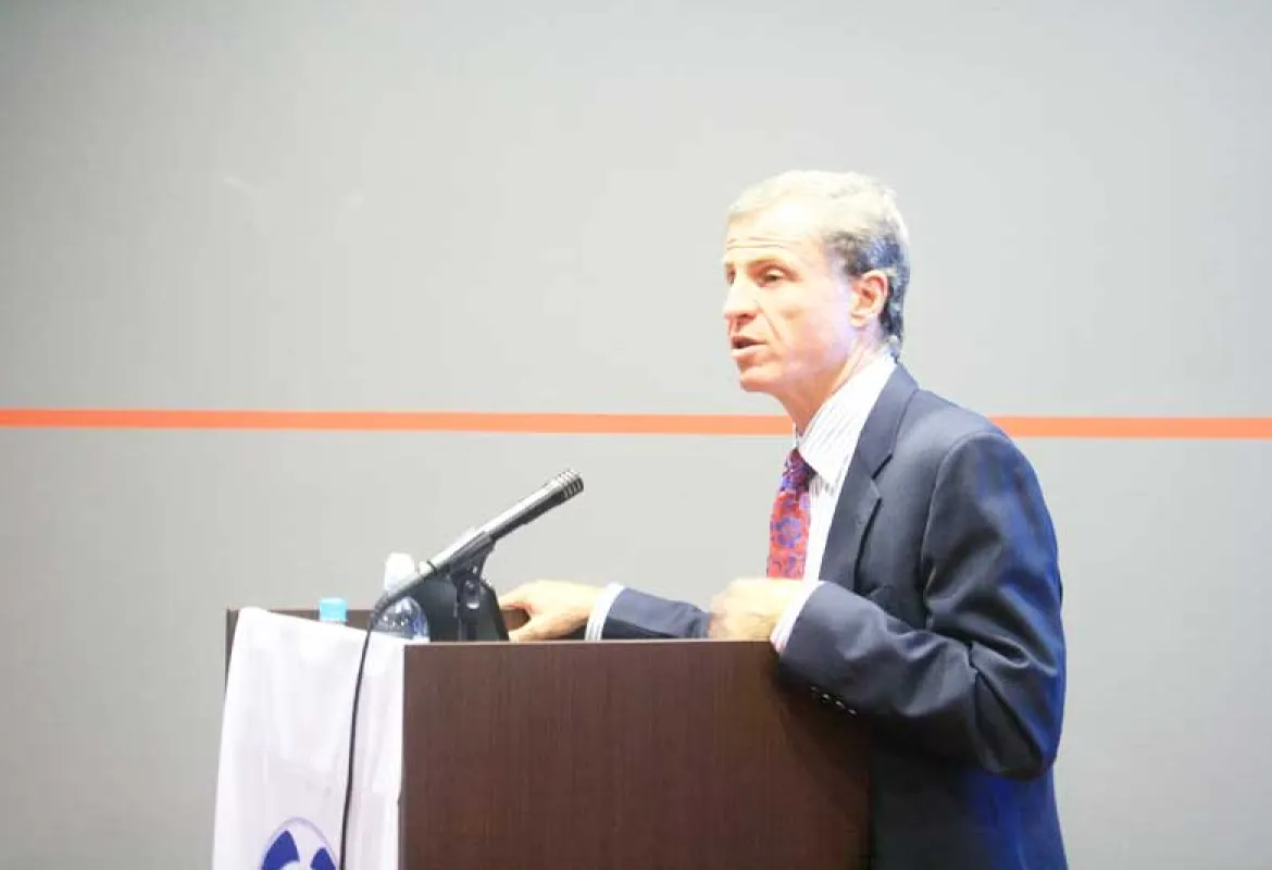 Robert Kirsch gives lecture on "The Case of Algerian Six"