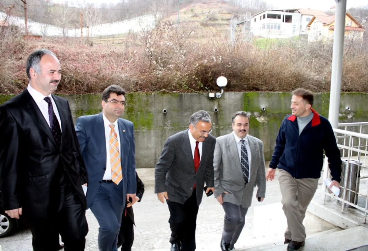Former Turkish Minister for Energy and Natural Resources visits IUS