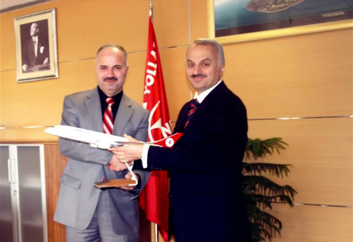 IUS Rector meets with Turkish Airlines CEO