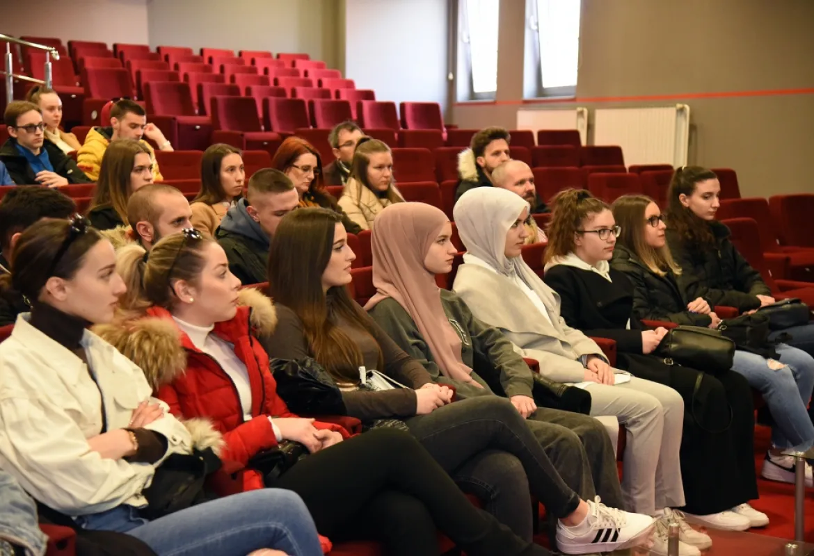 Students from Sarajevo School of Civil Engineering and Geodesy visit IUS