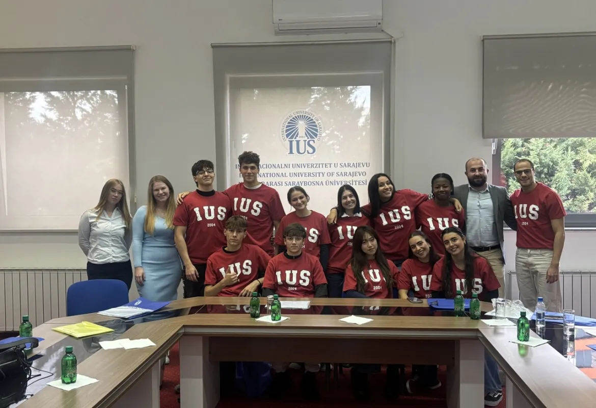 High school students from Italy’s IIS Da Vinci Institute