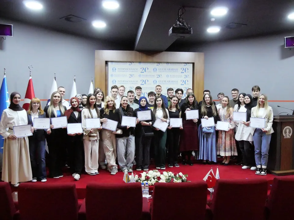 IUS Greets Students Awarded Full Scholarships