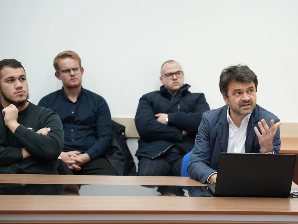 FMS Talks: “Being a Doctor” 