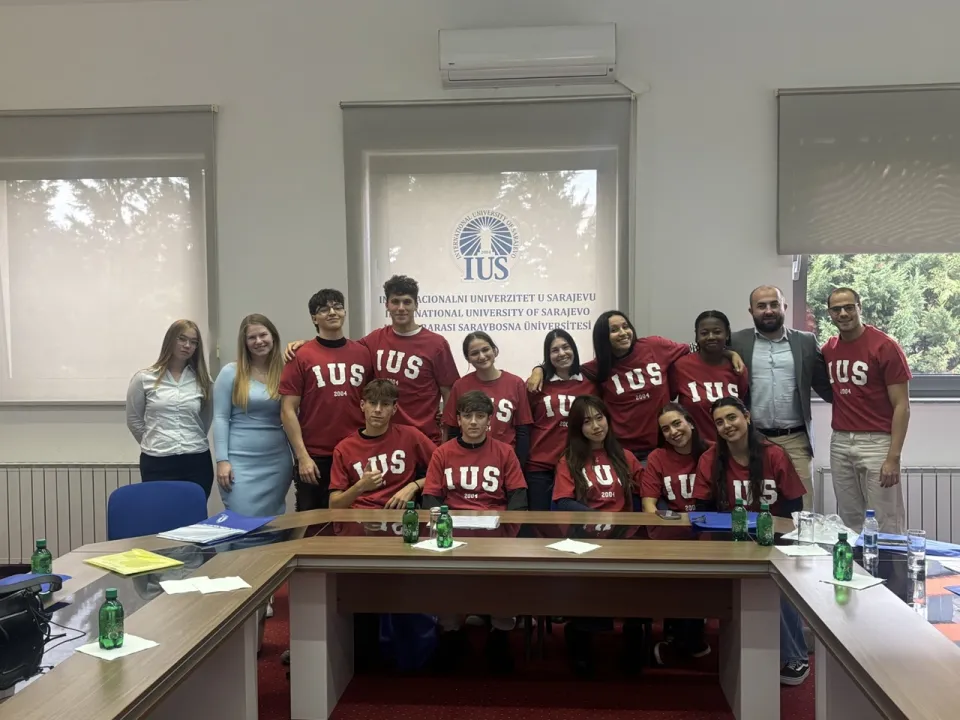 High school students from Italy’s IIS Da Vinci Institute