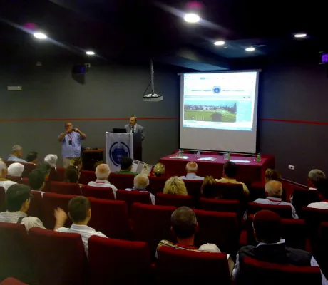 Honorary consul visits IUS