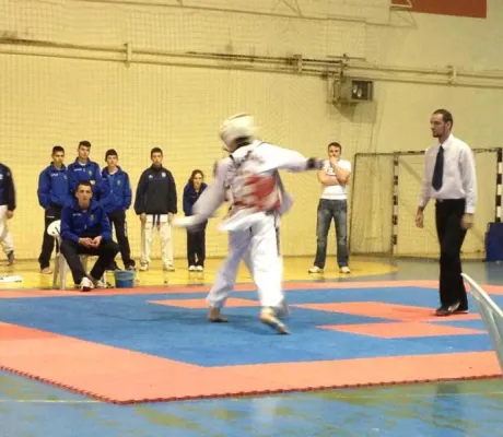 IUS Taekwondo Kulübü Yine Madalya ve Kupayla IUS'a döndü.