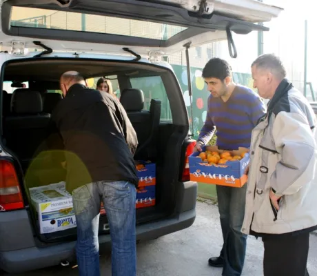 Students take gifts to Children's Home Bjelave