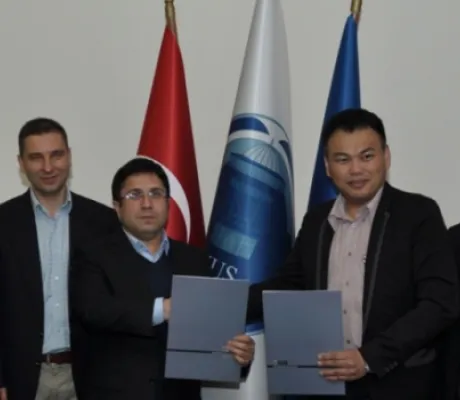 Representatives of the (HLHC) Corporation visited IUS