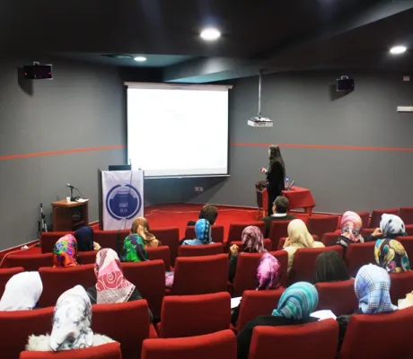 Dr. Martine F. Delfos holds lecture "Communication with children"