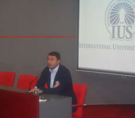 Football coach Shota Arveladze gave a lecture at IUS