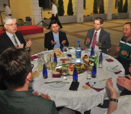 Traditional Iftar dinner at IUS