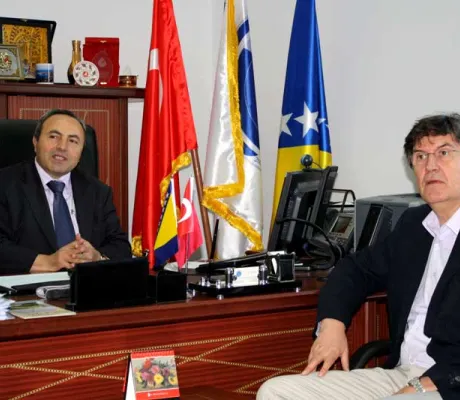 Academic Ejup Ganić meets with IUS Rector and students