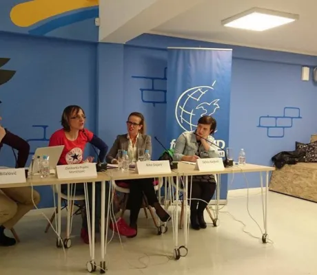 Senior Assistant Nerkez Opačin with students attended to an open discussion in Networks