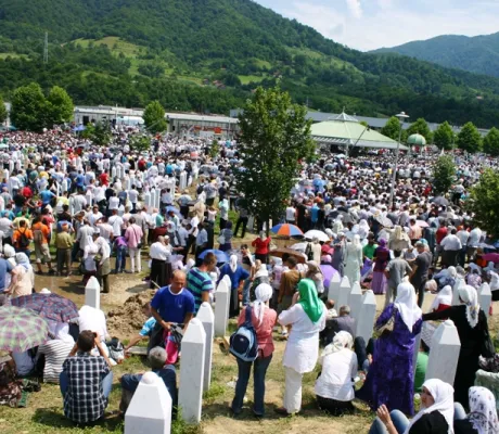 Students and professors pay respect to Srebrenica victims