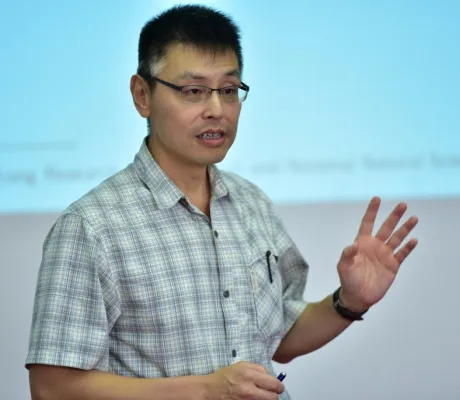 Dr. Edmund Yik Man Chiang Lectured at IUS