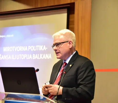 Dr. Ivo Josipović at IUS: The EU is a basis for the peace policies in the Balkans