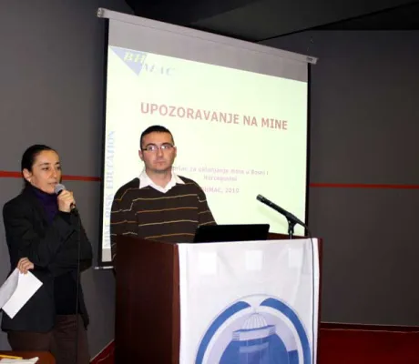 Yeni öğrenciler için mayınlar hakkında seminer