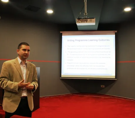 Dr. Hadžiabdić holds presentation on Learning outcomes