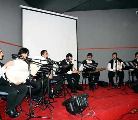 "Neveser" holds concert at IUS