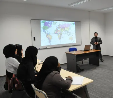 Prof. Dr. Yücel Oğurlu, Rector of IUS, gave a lecture to students at the Faculty of Law