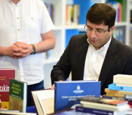 Rector of International University of Sarajevo donated books to IUS library
