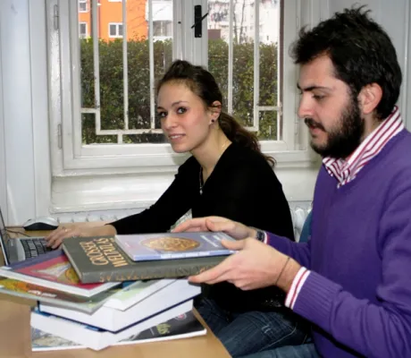 Students volunteer in IUS Library