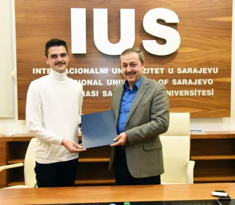 IUS and Homework HUB Sign a Memorandum of Cooperation 