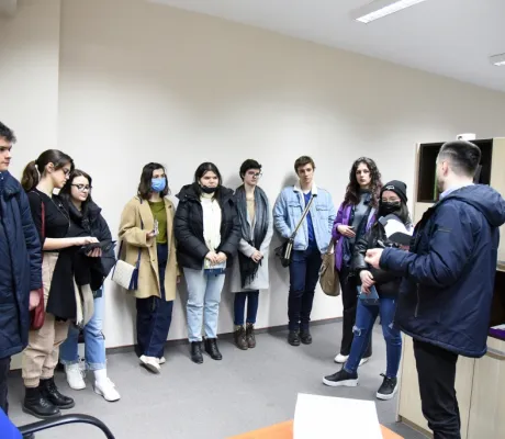 Prospective Psychology and International Relations Students Visit IUS