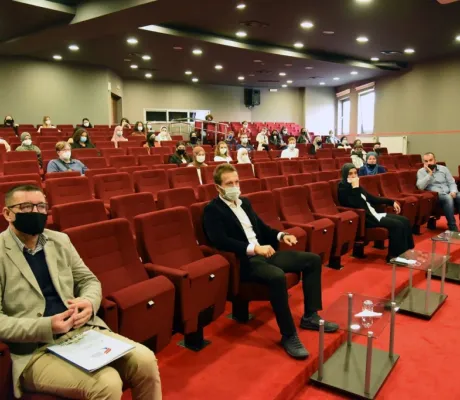 IUS Welcomes New Students to the Campus! 