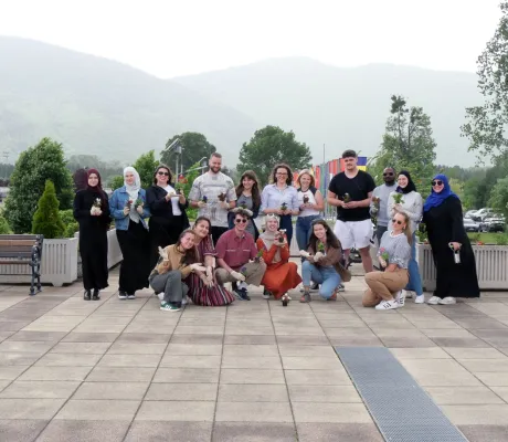 IUS Environmental Club Hosts Flower Planting Day to Promote Campus Sustainability