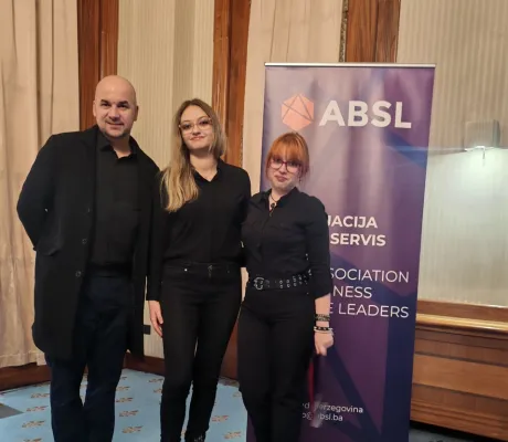 IUS Students Contribute to National Business Report