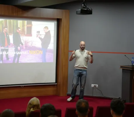 Photographer and Video Producer Arnej Misirlić Visits VACD Students 