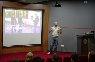 Photographer and Video Producer Arnej Misirlić Visits VACD Students