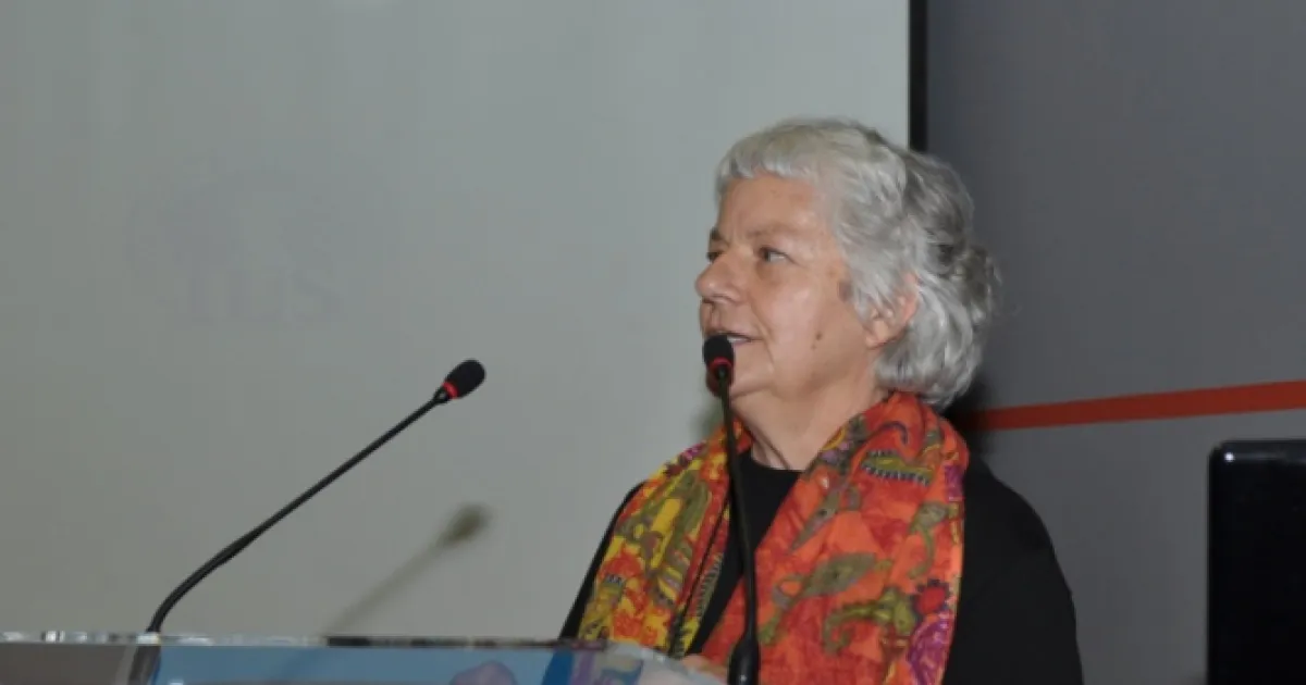 A Lecture: Art for broken heart